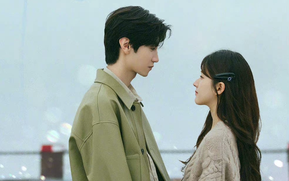 Vụng trộm không thể giấu - Tuyến gia đình, bạn bè và vai trò “đỡ cảm xúc”