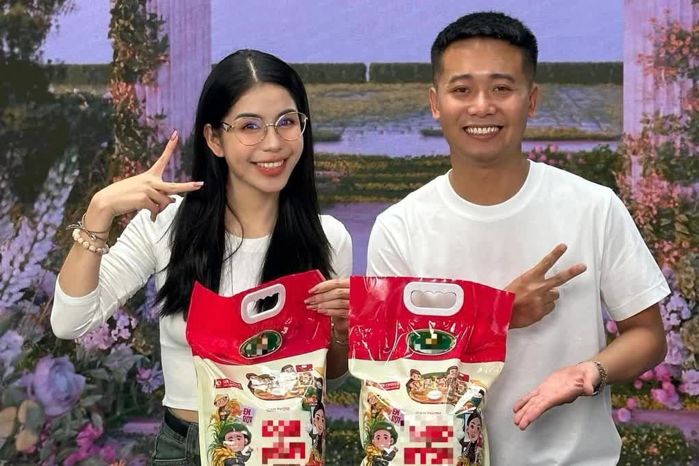 Hằng Du Mục - Từ hành trình du mục đến sức hút mạng xã hội