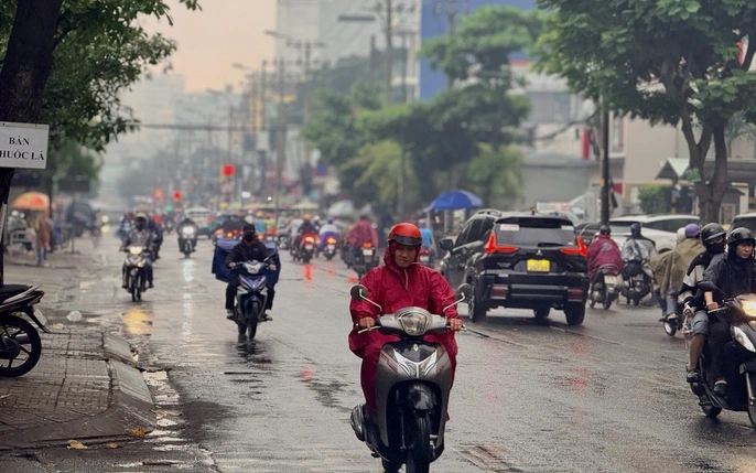 Thời Tiết Thành Phố Mỹ Tho - Mùa mưa: đi lại, ngập và triều cường