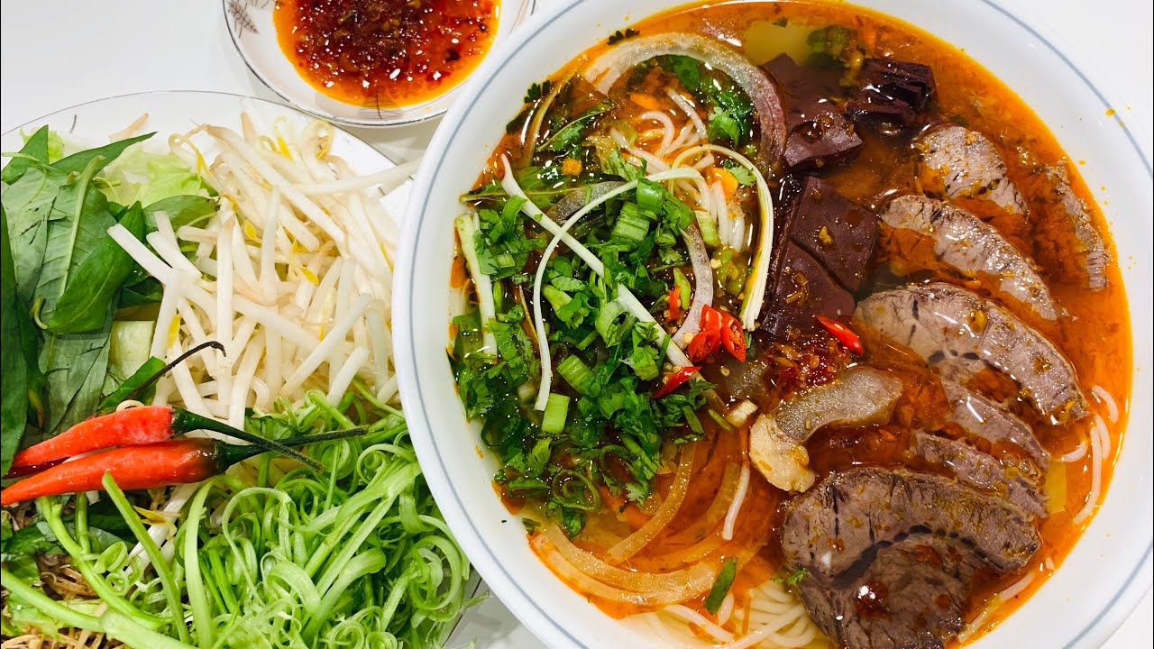 Bún Bò Huế - Hiểu đúng vị cay thơm và độ trong của nước Bún Bò Huế - Hiểu đúng vị cay thơm và độ trong của nước
