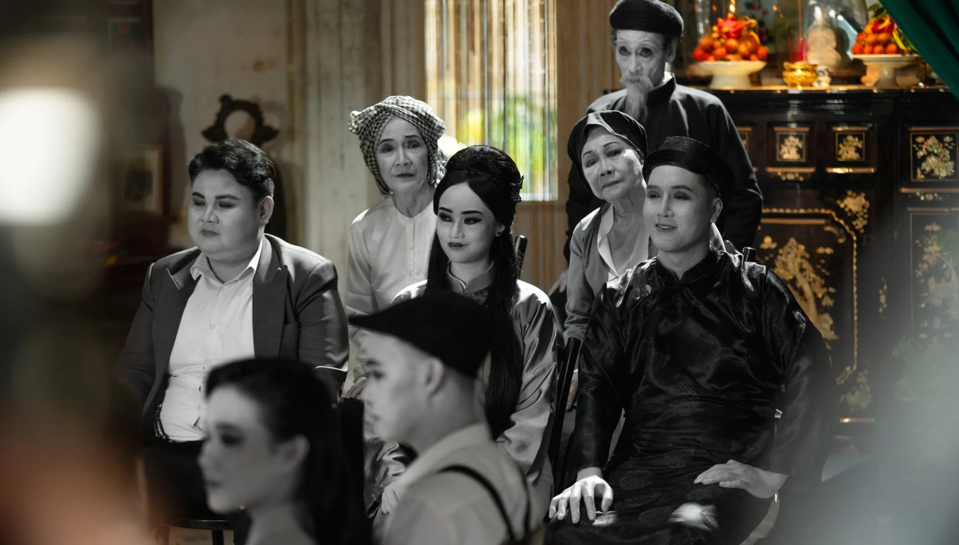 Nhà Gia Tiên - Dàn diễn viên giữ nhịp vừa đủ, không lấn át nhau