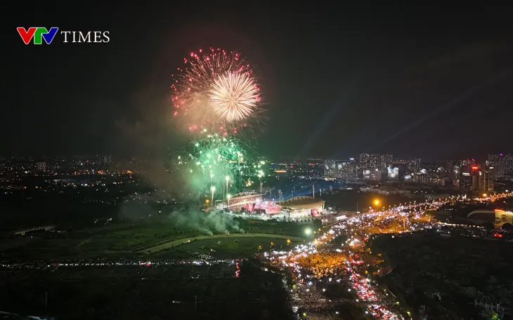 Giao Thừa - Lời chúc, lì xì và sự hào phóng