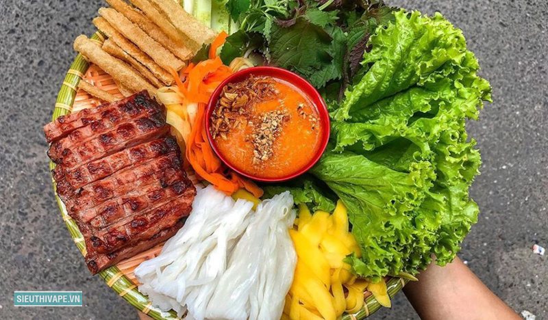 Nem nướng Nha Trang - Sơ chế và quết thịt Nem nướng Nha Trang - Sơ chế và quết thịt